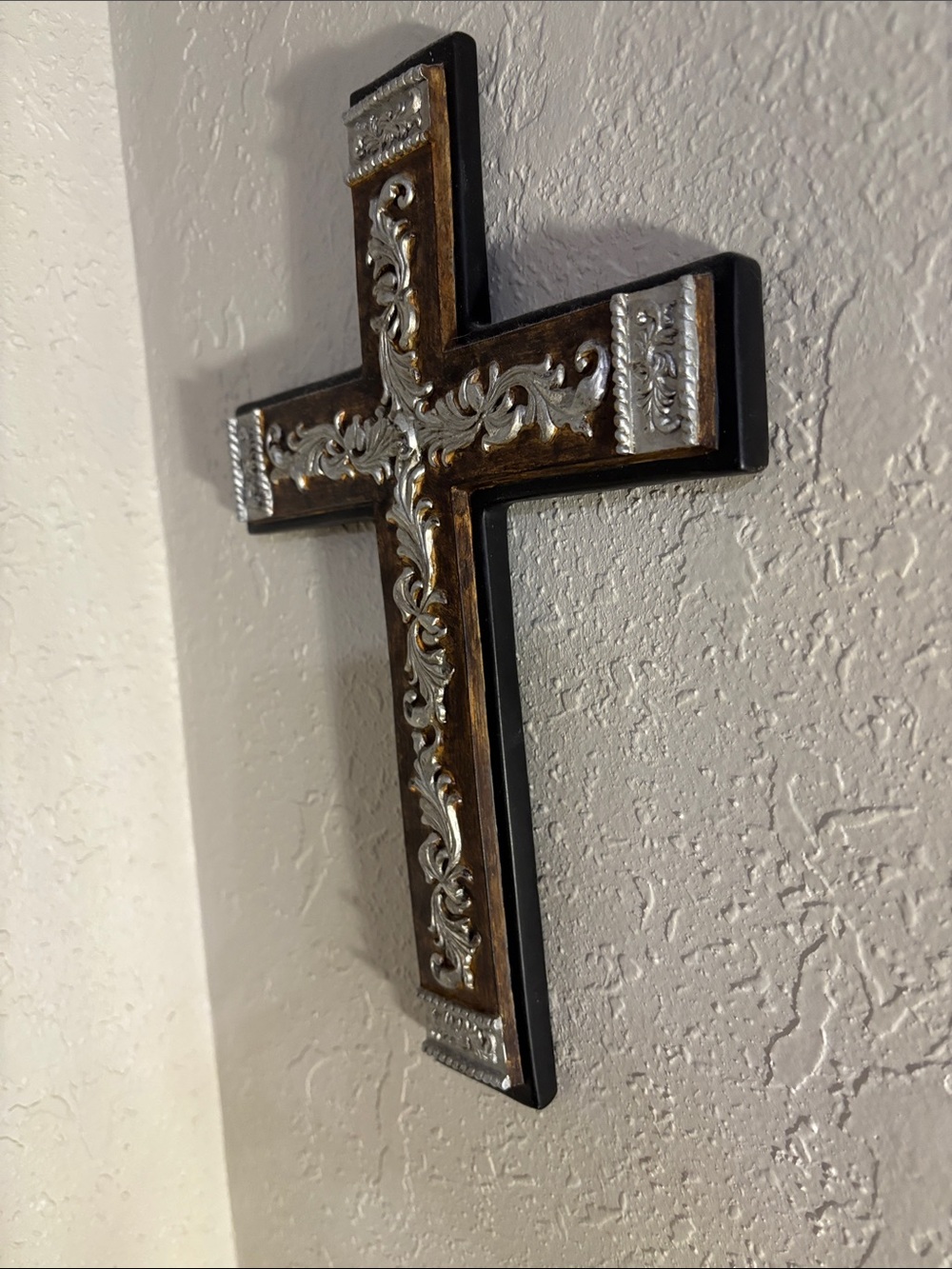 Demdaco Brown and Silver Ornate Wall Cross - Picture 4 of 9